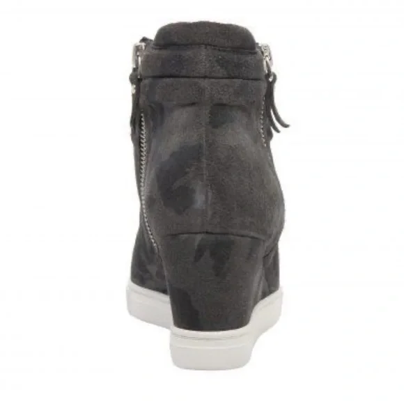 Linea Paolo FRIEDA wedge sneaker. New without tags/box. Size 8.5 - Picture 2 of 4